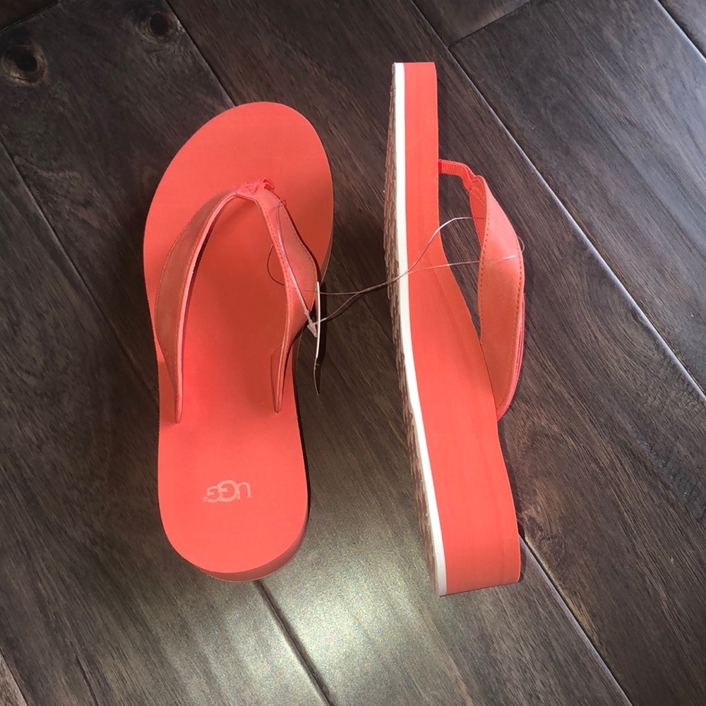 Ugg flip flops